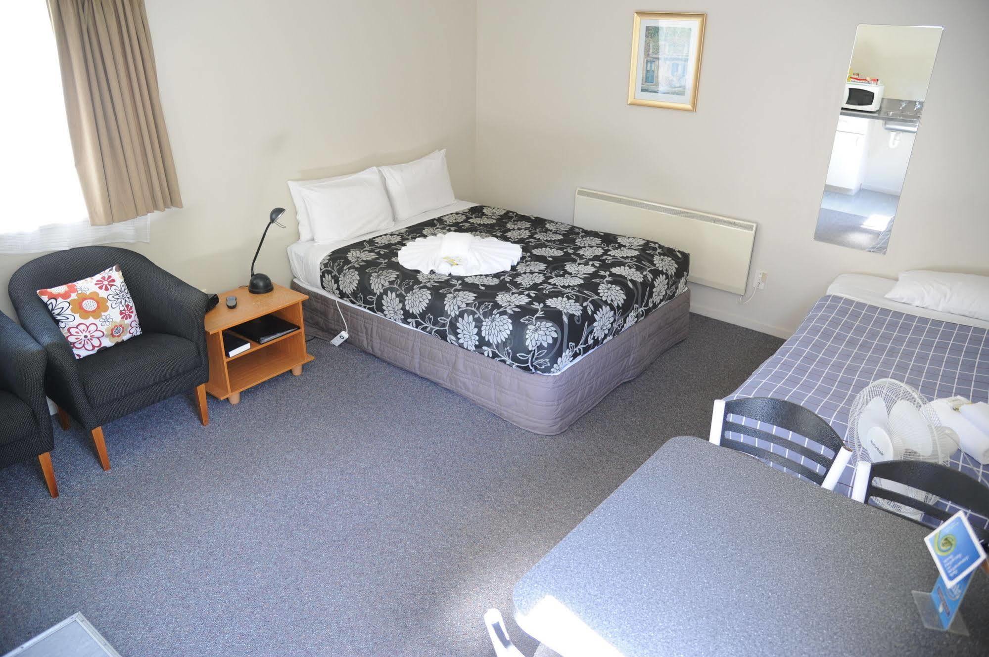 Blenheim Bridges Holiday Park ภายนอก รูปภาพ