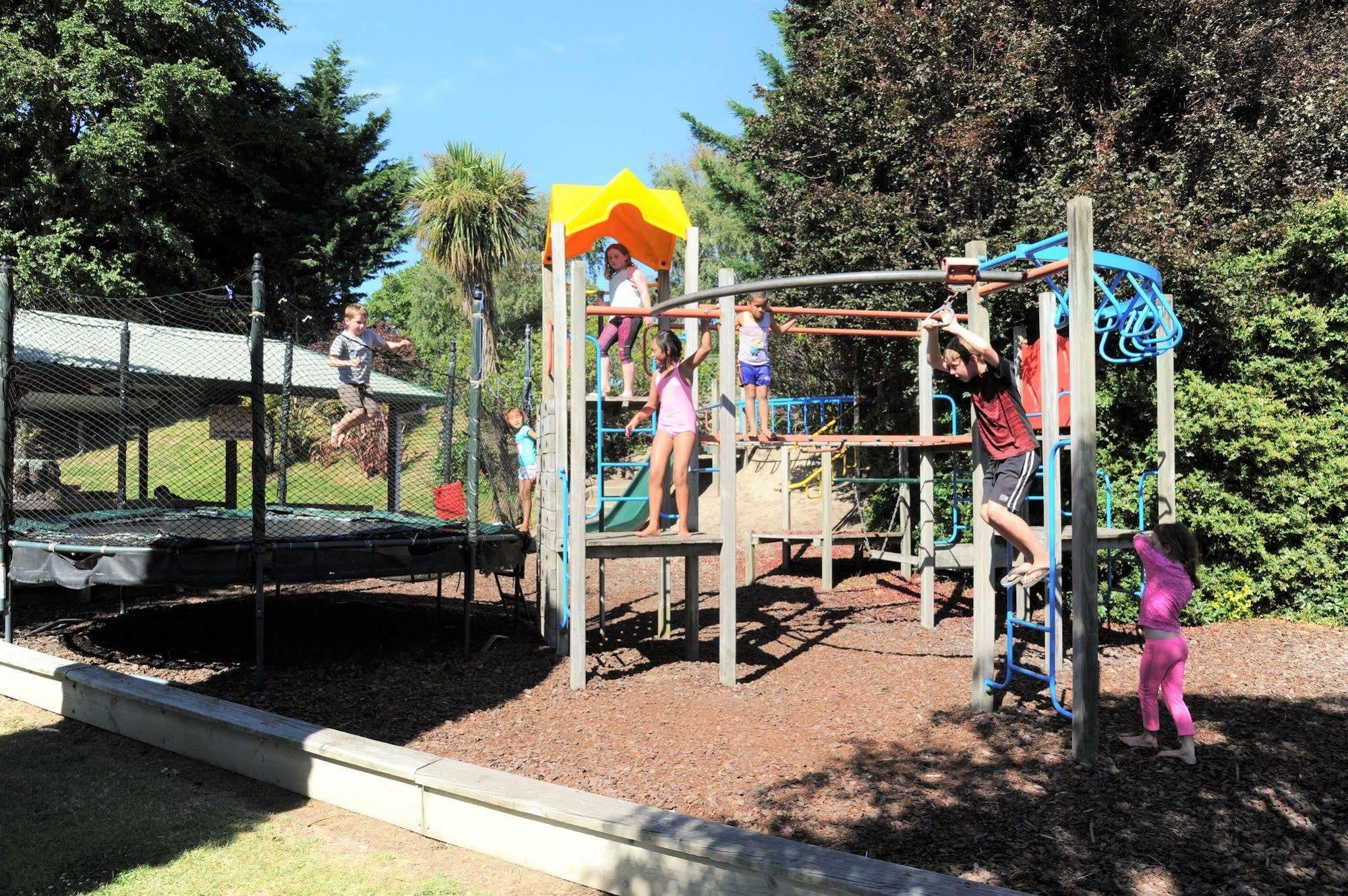 Blenheim Bridges Holiday Park ภายนอก รูปภาพ