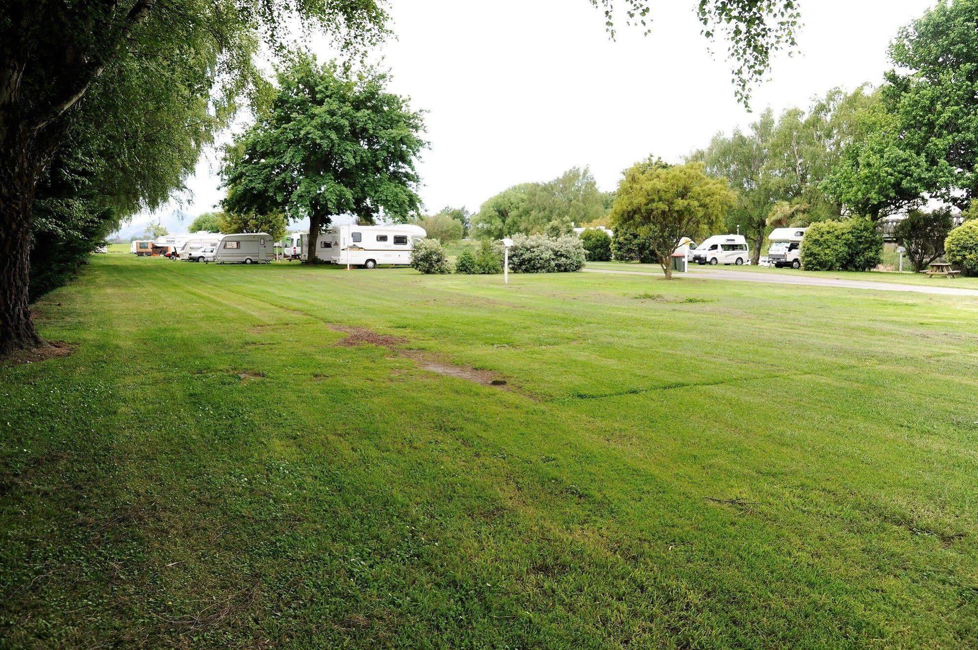 Blenheim Bridges Holiday Park ภายนอก รูปภาพ