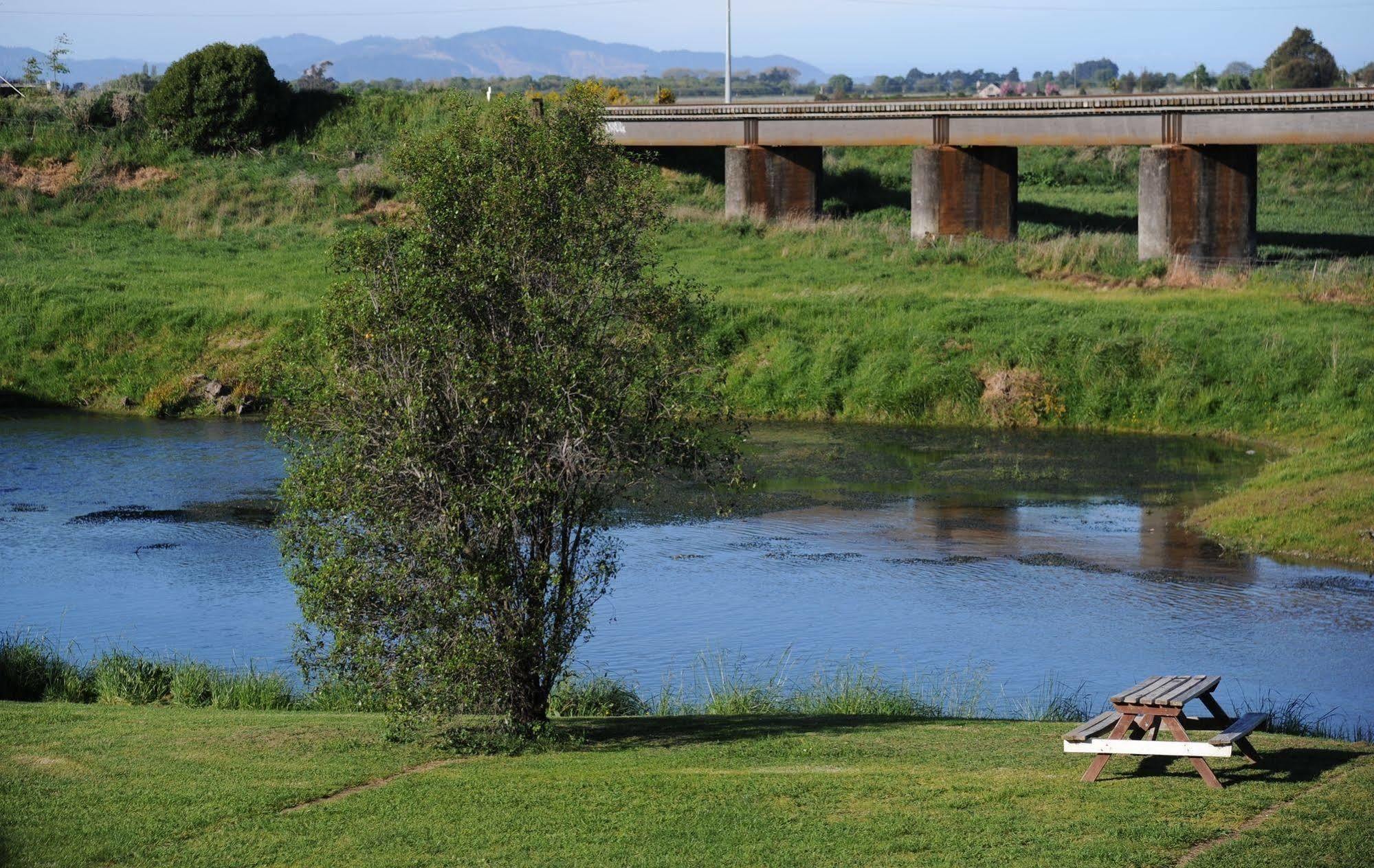 Blenheim Bridges Holiday Park ภายนอก รูปภาพ