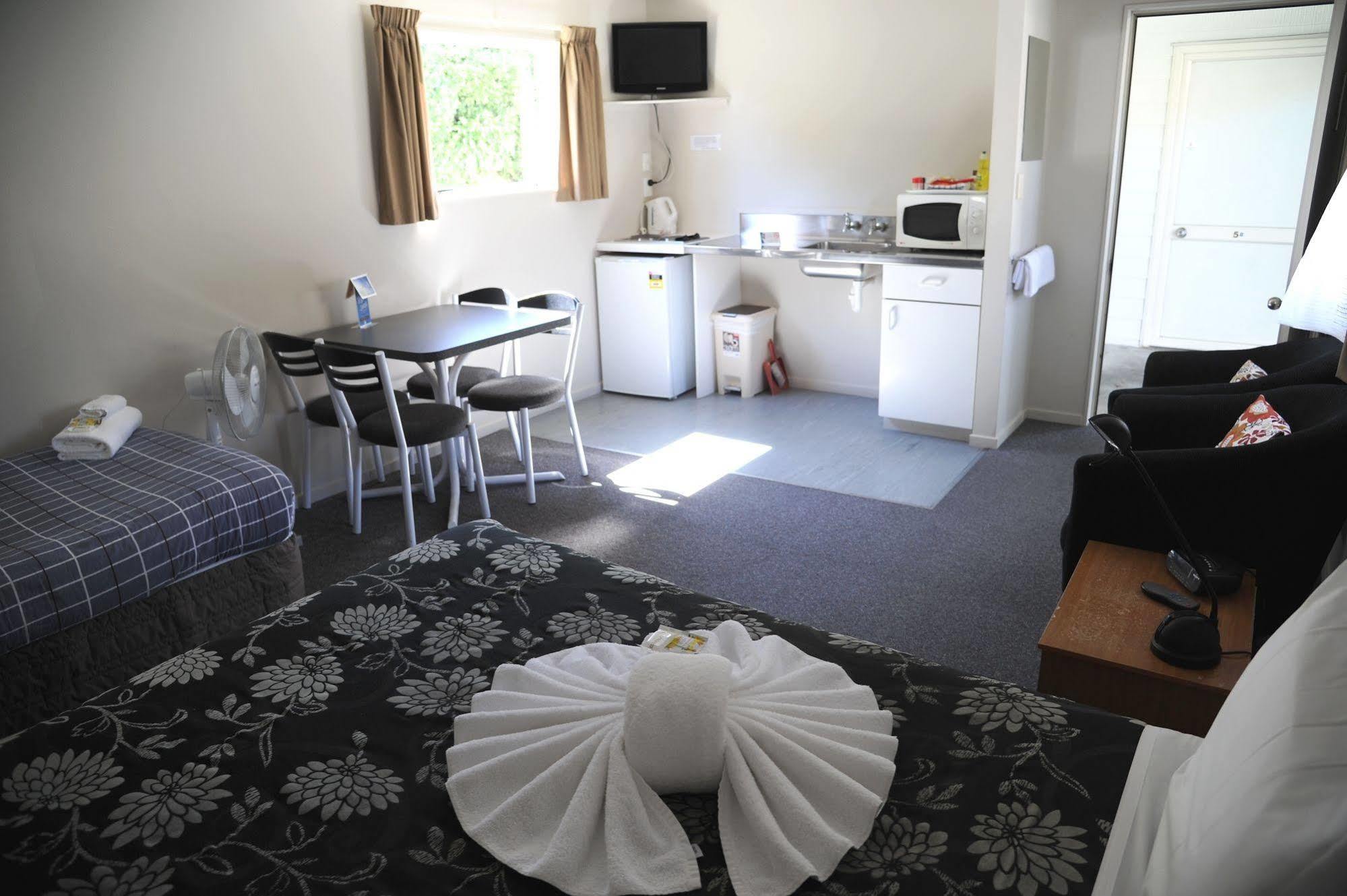 Blenheim Bridges Holiday Park ภายนอก รูปภาพ