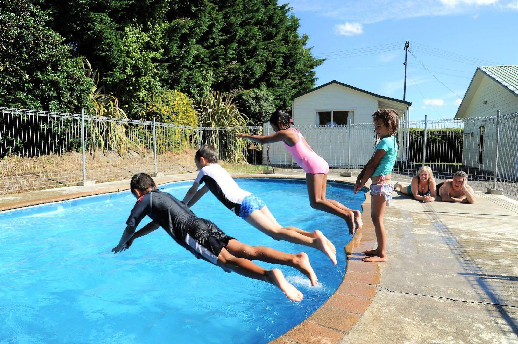 Blenheim Bridges Holiday Park ภายนอก รูปภาพ